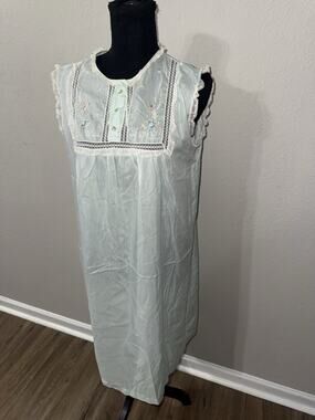 VTG Barbizon Nightgown Small Mint Light Green Floral Embroidery Lace Trim Gown